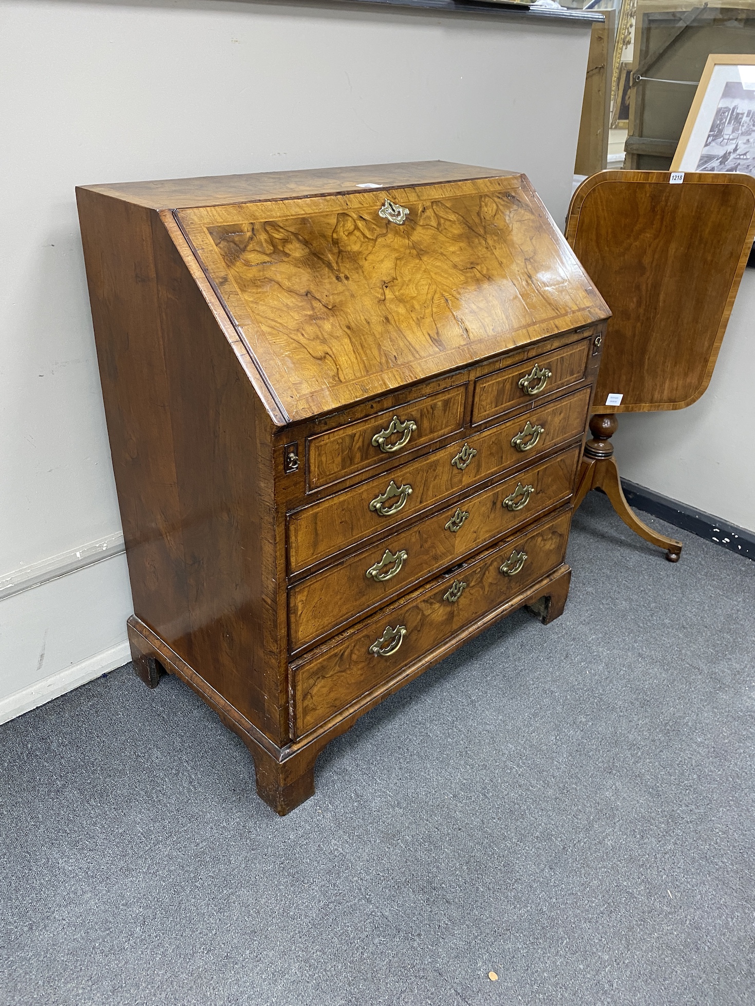 A George I feather banded walnut bureau, width 91cm, depth 53cm, height 106cm